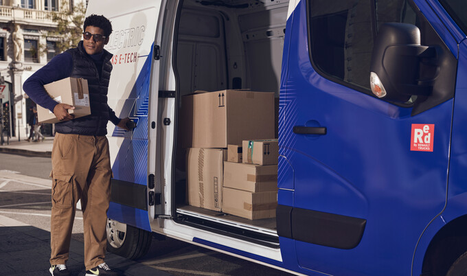 Nijwa-zero-renault-master-e-tech-pakket-bezorgen-koerier Nijwa-zero-renault-master-e-tech-pakket-bezorgen-koerier