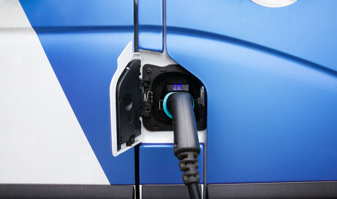 nijwa zero renault electric ze bedrijfswagens oplader