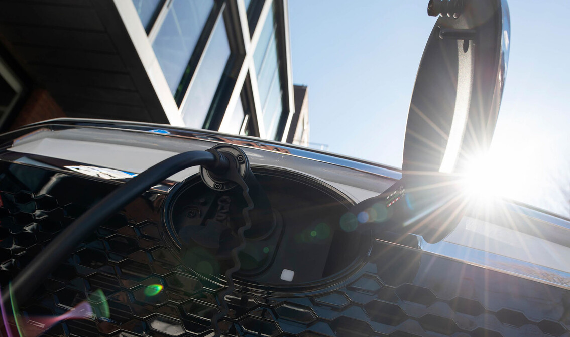 Nijwa zero Maxus eDeliver 9 elektrische bus opladen laadpaal