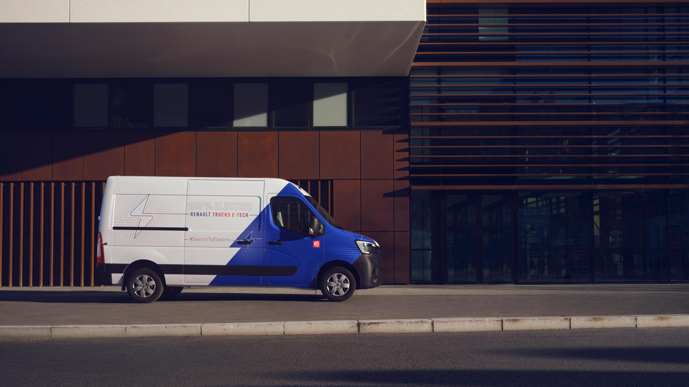 Nijwa-Zero-Renault-Master-E-Tech-geparkeerd-in-de-stad Nijwa-Zero-Renault-Master-E-Tech-geparkeerd-in-de-stad