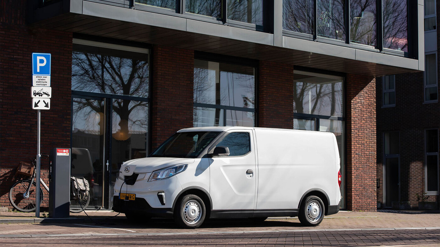 Nijwa zero Maxus eDeliver 3 elektrische bestelbus opladen aan laadpaal